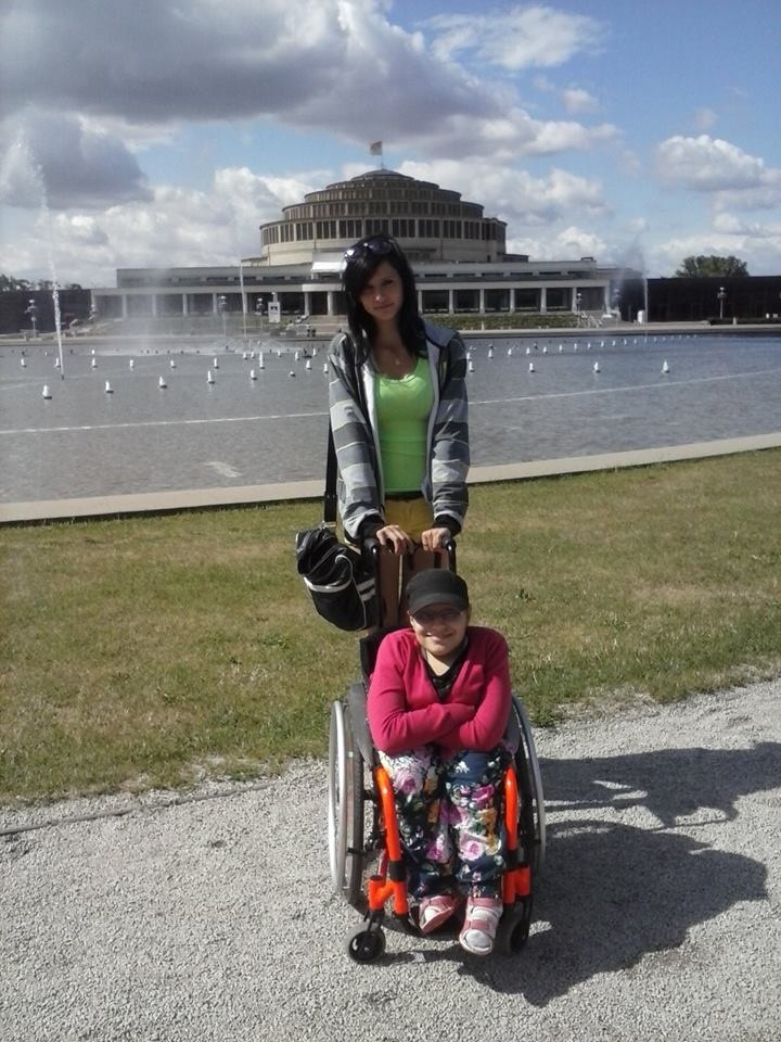 17-letnia Wiktoria musi wrócić do zdrowia, by opiekować się swoją niepełnosprawną siostrą