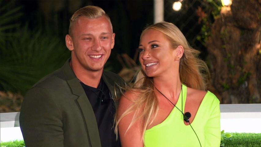 "Love Island. Wyspa miłości 2" odcinek 29. Widzowie nie wierzą w miłość Oliwii i Mikołaja oraz Miki i Kornelii. Która para pożegnała się z programem?