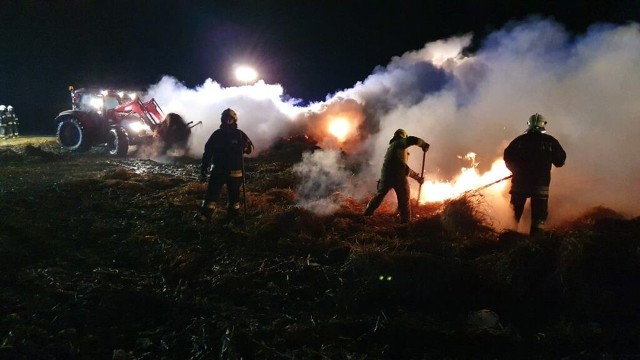 Do pożaru bel słomy doszło w poniedziałkowy wieczór