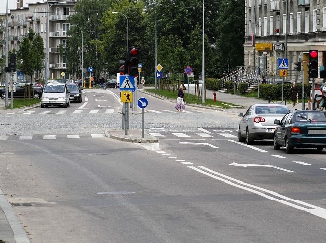 Dopóki część ulicy Lipowej jest zamknięta, pas do skrętu w lewo z ulicy Częstochowskiej nie jest używany
