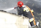 Pożar garażu w Jaworznie. Do gaszenia wysłano aż 14 zastępów straży pożarnej