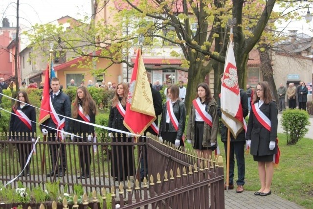 Przed figurą Matki Bożej na placu Kardynała Stefana Wyszyńskiego w Przysusze 3 maja zostaną złożone kwiaty.