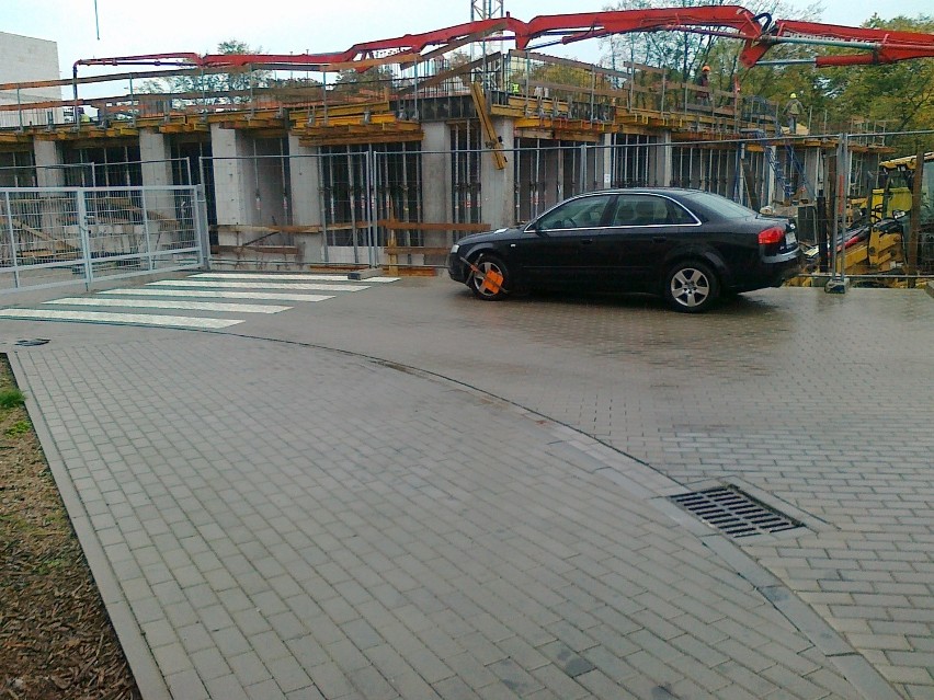 Smolna w Poznaniu: Będą płatne garaże zamiast parkingu?
