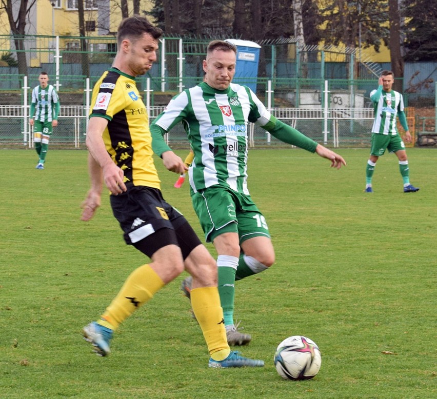 3 liga. Remis i dwie czerwone kartki w "meczu przyjaźni" Wisłoki Dębica z Siarką Tarnobrzeg [ZDJĘCIA]