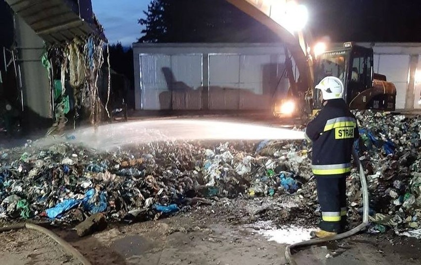 Pożar hałdy śmieci w sortowni w Studziankach. Zdjęcia...