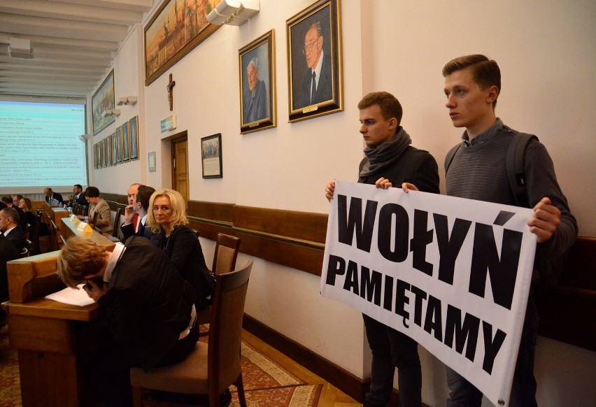 W Lublinie powstanie pomnik ofiar Wołynia. Tak zdecydowali radni (ZDJĘCIA)
