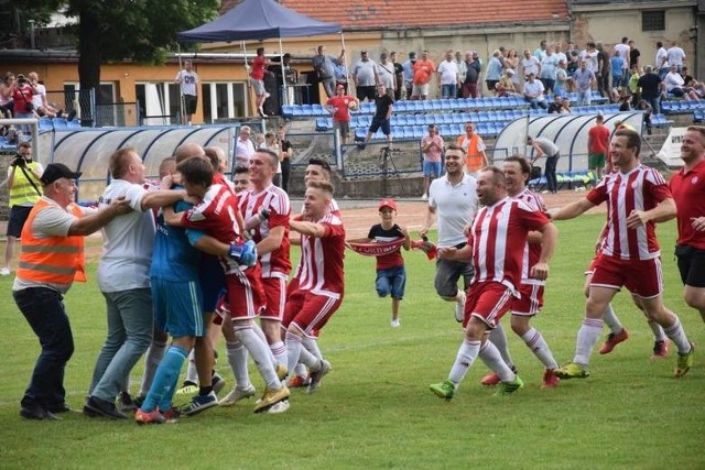 Prezentujemy kadry wszystkich 16 drużyn występujących w grupie 2. ligi okręgowej na rundę jesienną sezonu 2019/20.