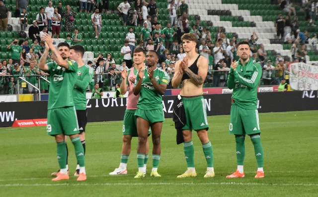 Lisandro Semedo w środku i Luka Vusković, bez zielonej koszulki, to pierwsi liderzy Piłkarskich Orłów w regionie radomskim w maju>>>