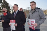 Akcja Nowej Lewicy i posła Andrzeja Szejny w Sandomierzu. Zbierali podpisy na Placu 3 Maja