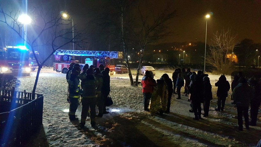 Pożar strawił dwa mieszkania w budynku przy ulicy Łącznej w...