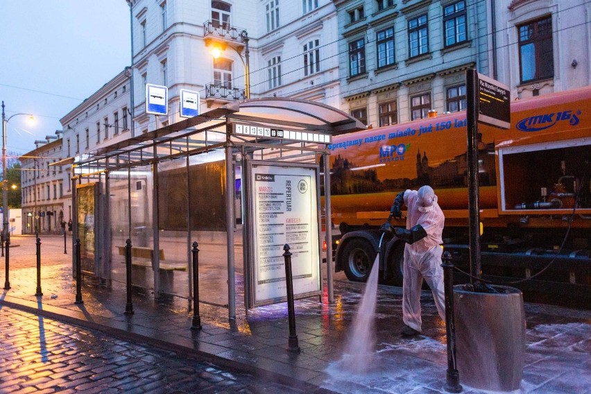 Miliony złotych na dezynfekcję miasta. Czy przynosi efekty? Naukowcy odpowiadają