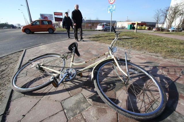 Policja otrzymała zgłoszenie o wypadku na skrzyżowaniu ul. Kamiennej i Inwalidów o godz. 7.07. 