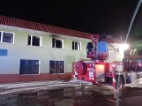 Pożar hotelu w Rakoniewicach. Z ogniem walczyło 5 zastępów straży pożarnej