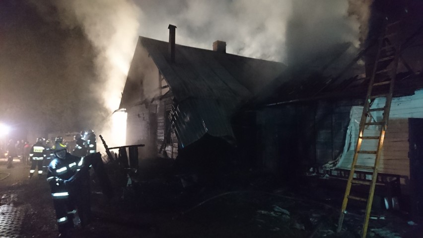 Samsonów, gmina Zagnańsk. Pożar domu, rodzina straciła dorobek życia (ZDJĘCIA)