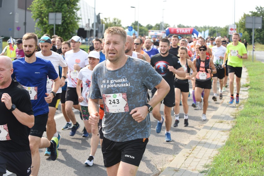 Run Toruń "Zwiedzaj ze zdrowiem".  Setki biegaczy na 10-kilometrowej trasie [zdjęcia]