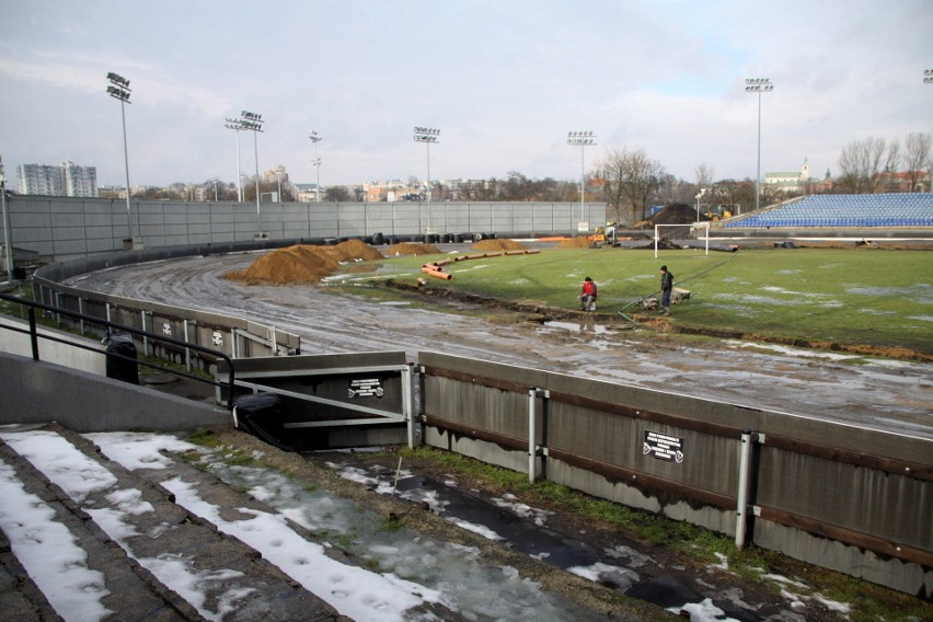 Stadion żużlowy na razie rozkopany. Trwają remonty (ZDJĘCIA)