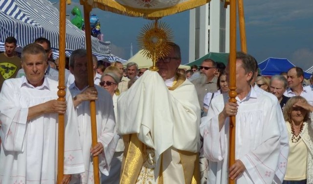 Boże Ciało 2019 w parafii Bożego Ciała w Busku - Zdroju. Mszy świętej i procesji przewodniczył biskup Andrzej Kaleta. Tak też będzie w tym roku.