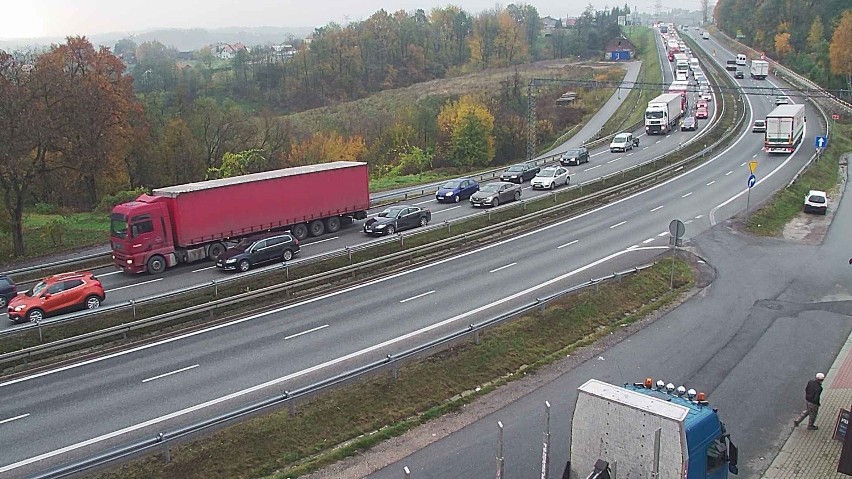 Wypadek na zakopiance w Gaju, zator w kierunku Krakowa [KRÓTKO]