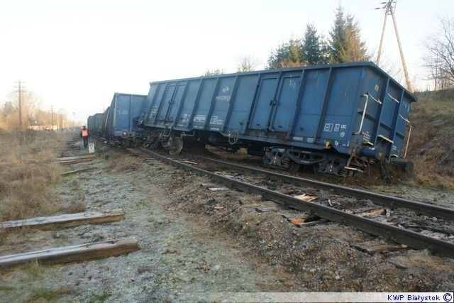 Strabla. Pociąg towarowy wykoleił się na trasie Białystok - Siedlce [FOTO]