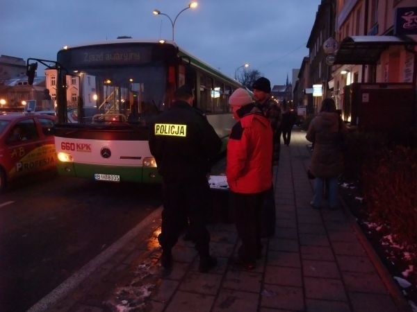 Dziecko wbieglo wprost pod kola autobusu. Zdarzenie mialo...