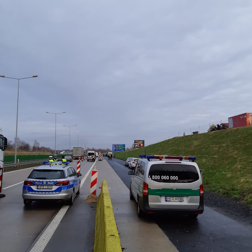 Punkty kontroli sanitarnej na granicy polsko-niemieckiej. W...