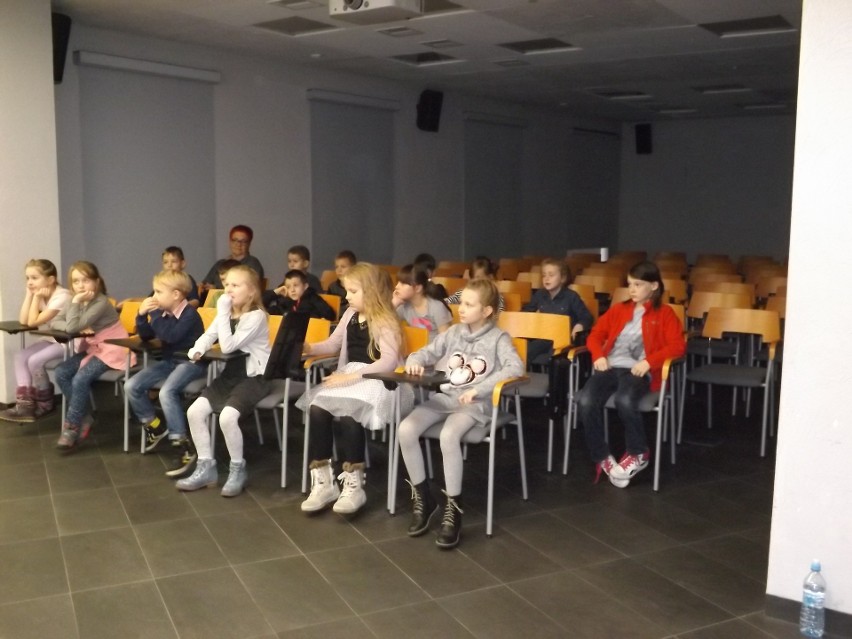 Baśnie romskie pobudzały dzieci do tworzenia! Warsztaty graficzne w Muzeum Dialogu Kultur w Kielcach