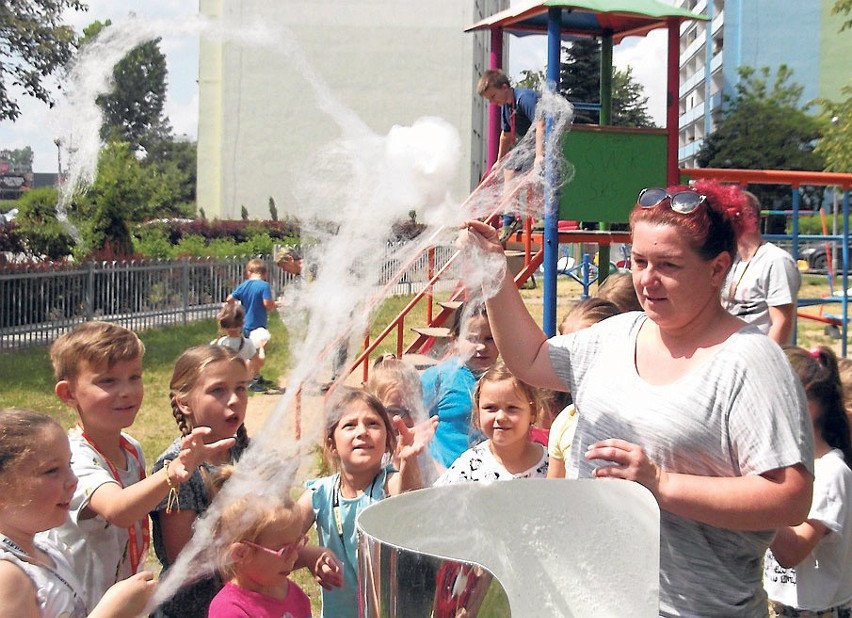 Kiedy już wszyscy nasycili się watą cukrową, pani ją...