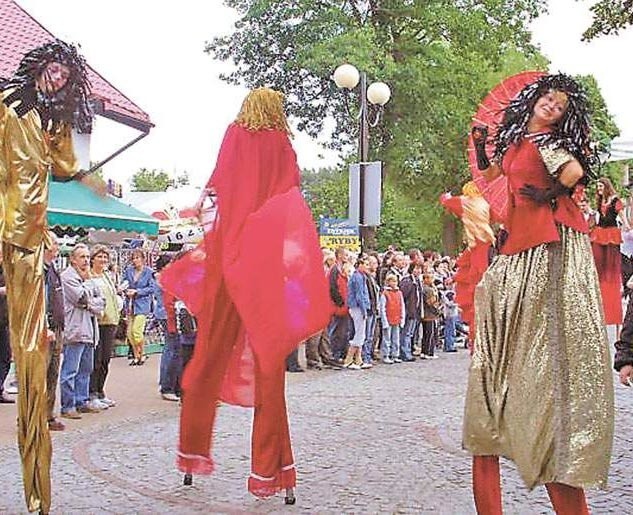 Wieczorne pokazy teatrów ulicznych w ubiegłym roku wyglądały bardzo interesująco. Warto je obejrzeć i teraz.