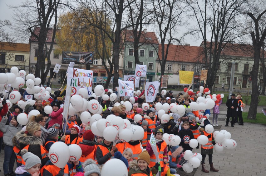 Skawina. No Promil NO Problem. Uczniowie urządzili happening na rynku