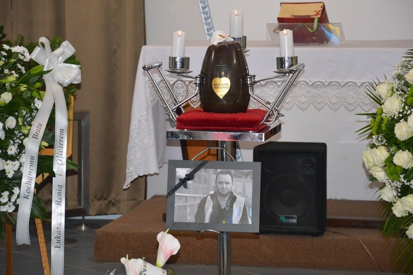 Grzegorz Sobieraj, dziennikarz ze Stalowej Woli, został pochowany na cmentarzu komunalnym. Żegnała go rodzina i przyjaciele