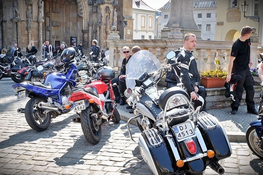 Motocykliści opanowali Wrocław. Oficjalnie otworzyli sezon (FILM, ZDJĘCIA)