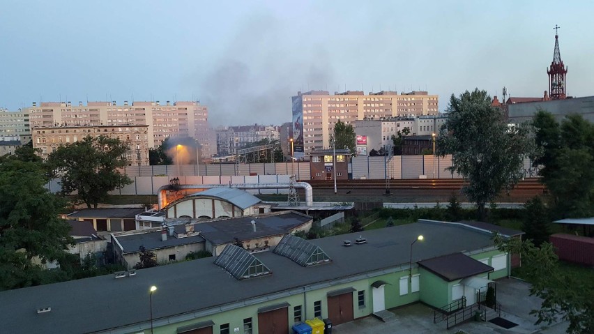 Pożar przy ul. Grabiszyńskiej. Duże zadymienie i interwencja straży pożarnej [ZDJĘCIA]