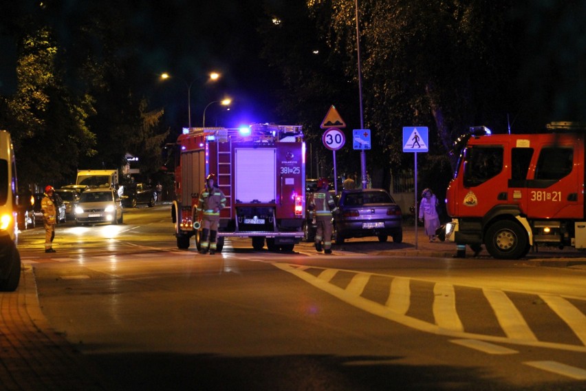 Wypadek w Tarnobrzegu. Wózek z dzieckiem potrącony na pasach, 17-miesięczny chłopczyk w szpitalu (ZDJĘCIA)