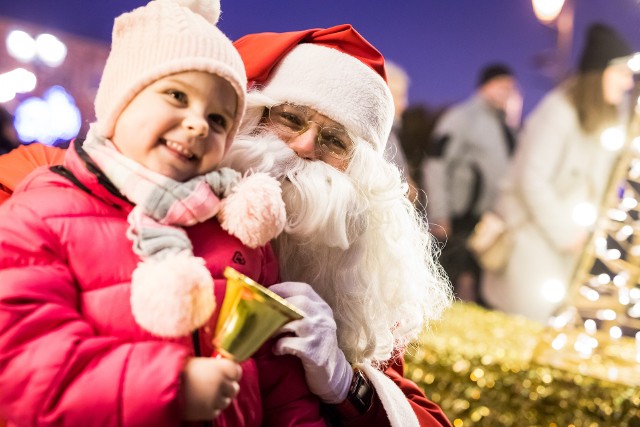 Mikołaj pojawi się na Bydgoskim Jarmarku Świątecznym - spotkacie go 6 grudnia od godz. 17.00 do 19.00, spacerującego na placu Teatralnym, ulicą Mostową i na Starym Rynku