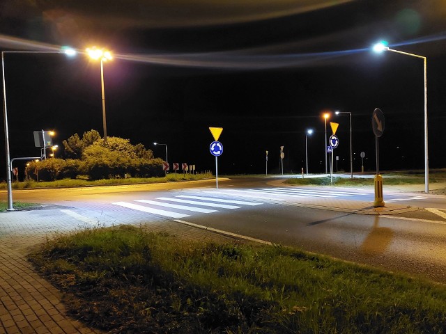 Gdy zapadają ciemności, podstawą bezpieczeństwa na przejściach dla pieszych jest ich dobre oświetlenie