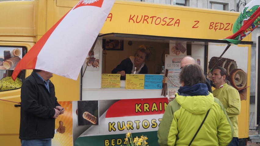 Majówka w Żorach: Na rynku zaparkowały food trucki