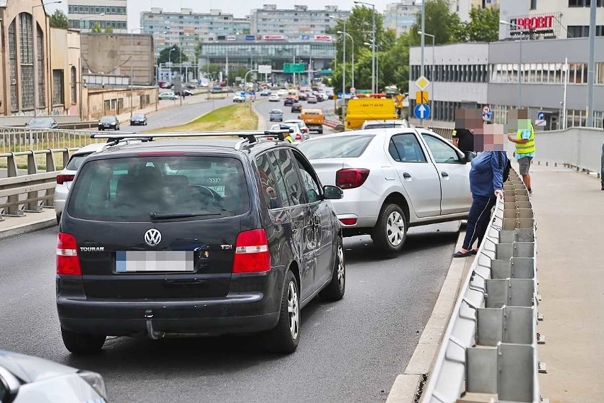 Wrocław: Karambol na Gądowiance. Są ranni. Duże korki