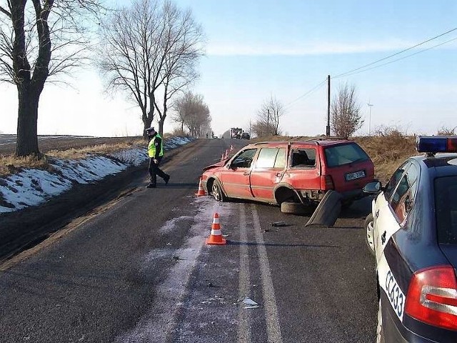 Podróżujący golfem mogą mówić o dużym szczęściu, że nie odnieśli w wypadku w Mileszewach (powiat brodnicki) groźnych obrażeń.