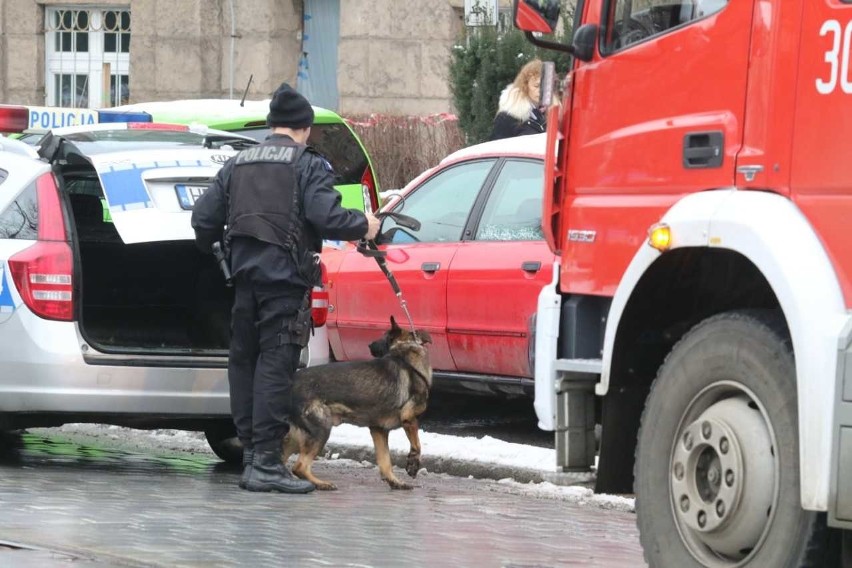 Wrocław: Alarm bombowy w sądach. Policja musi przeszukać wszystkie budynki