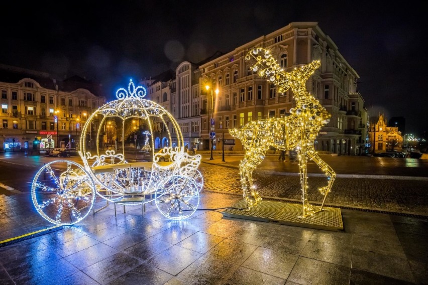 Renifer z karocą pędzi na Mostową w Bydgoszczy