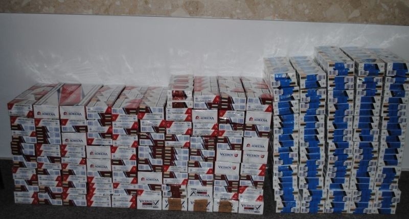 2,5 tysiąca paczek papierosów w bagażniku (zdjęcia)