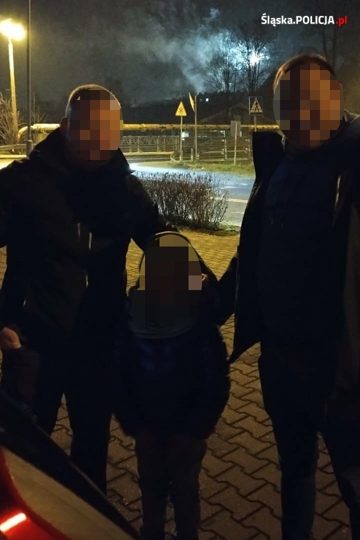 Policjanci zajęli się dzieckiem, zostawionym przez pijaną matkę na imprezie sylwestrowej w Chorzowie