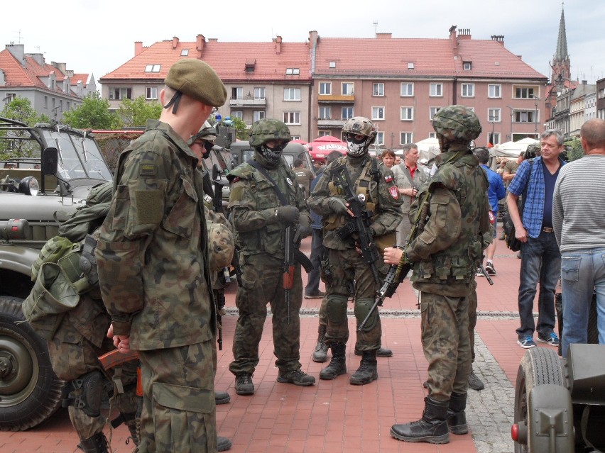 Śląskie manewry 2016 Bytom - cz. I. Zjazd pojazdów militarnych na Rynku