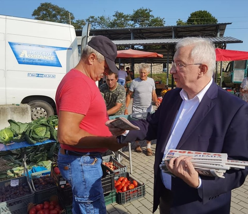 Poseł Krzysztof Lipiec zainaugurował na targu w Chmielniku akcję Prawa i Sprawiedliwości „Polska Ziemia”. Zobaczcie zdjęcia