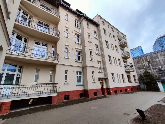 Kamienicy przy ulicy Gliwickiej 13, 13A w Katowicach zajęła II miejsce w konkursie "Modernizacja Roku & Budowa XXI w." w kategorii "obiekty mieszkalne".