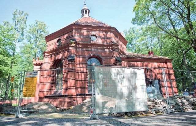 Kaplica na starym cmentarzu będzie remontowana od środy do połowy sierpnia. W tym czasie ceremonie pożegnania będą się odbywały wyłącznie w kaplicy na nowym cmentarzu.