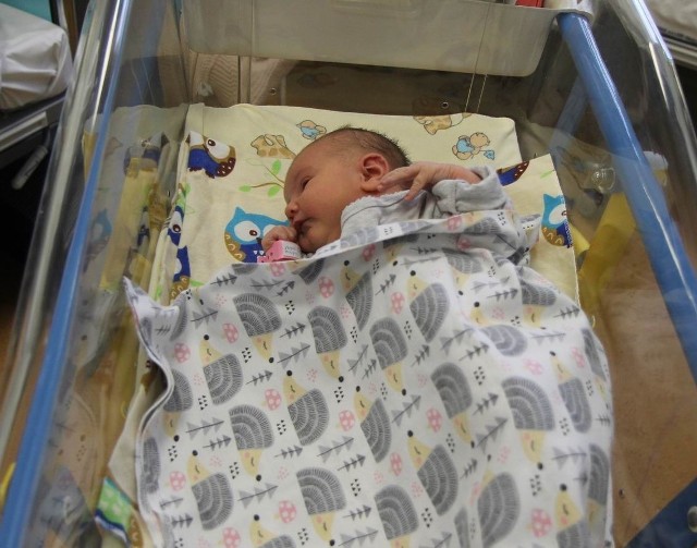 Liliana, której rodzice są z powiatu świeckiego, jest pierwszym dzieckiem urodzonym w szpitalu w Chełmnie w 2023 roku