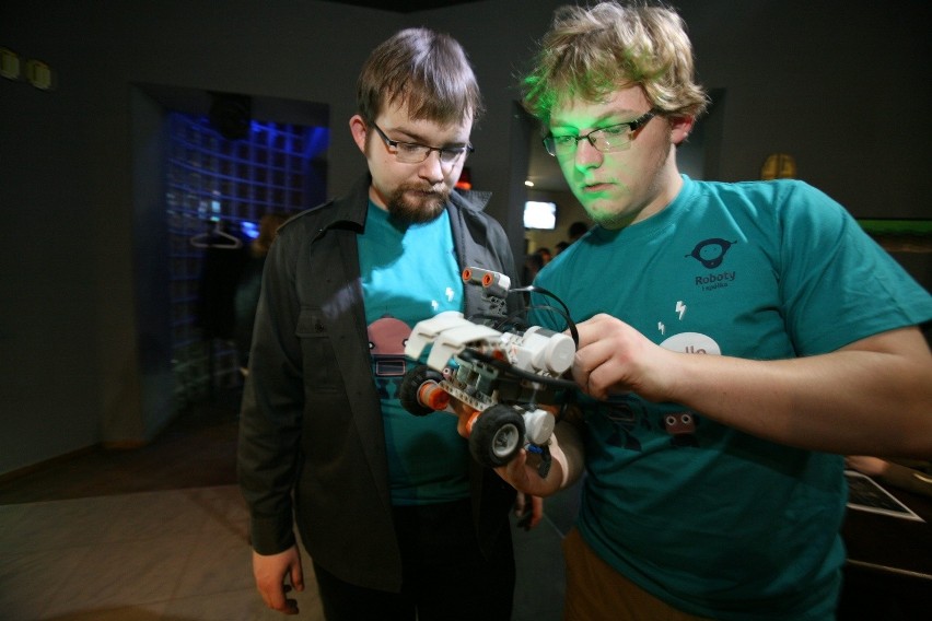 Lego Mindstorms Battle w pubie Cybermachina w Katowicach