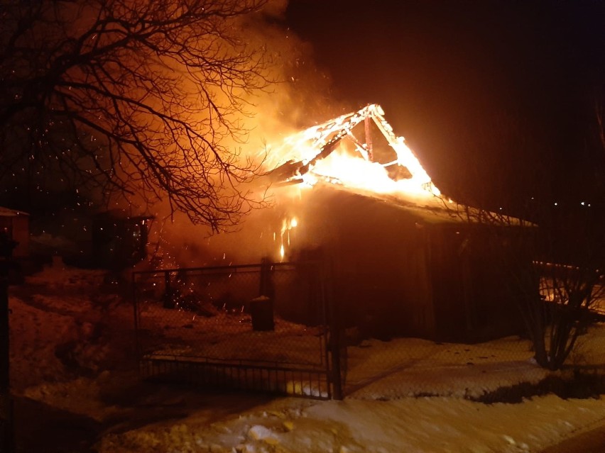 Nocny pożar przy Lipowej. Nowy Sącz zabezpieczali druhowie z OSP Bigonice