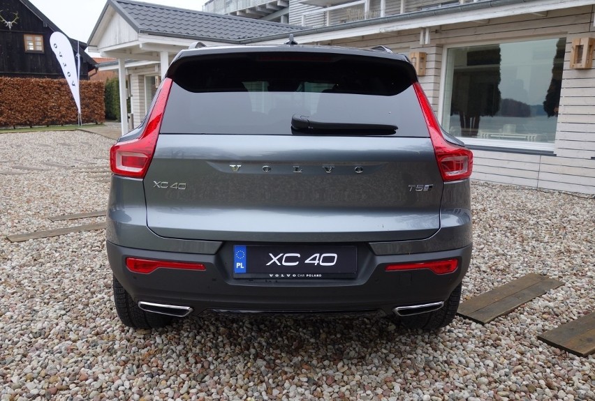 Volvo XC40...